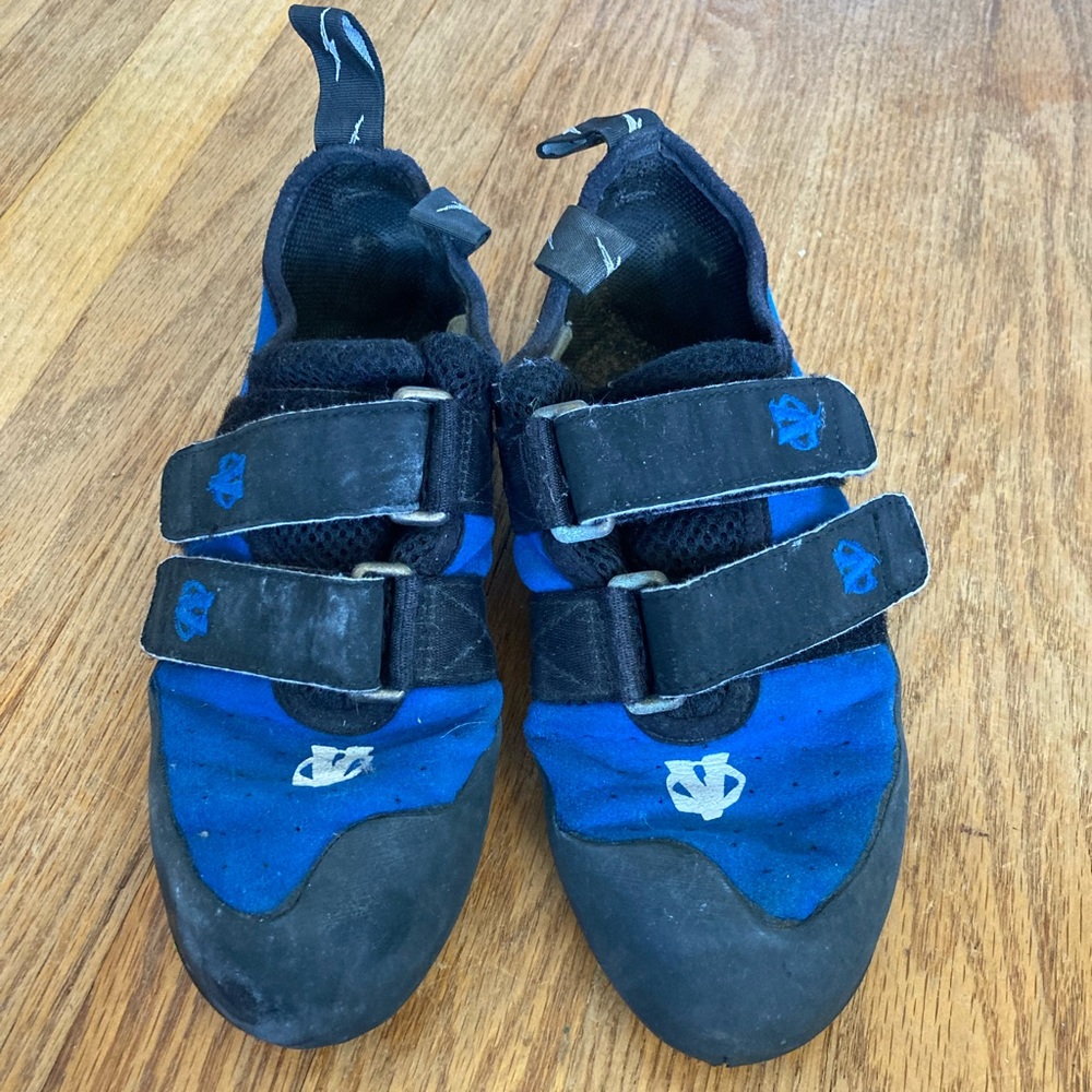 Evolv women’s climbing shoes